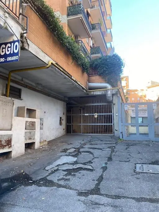 Golden Valley House 4-8 Pax - Box Auto Metro B1 Conca D'Oro Treno Val D'Ala Rome 0*,  Italy