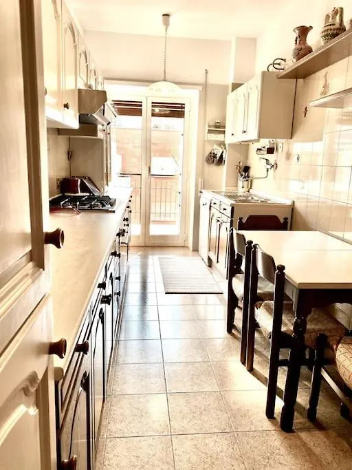Apartment Golden Valley House 4-8 Pax - Box Auto Metro B1 Conca D'Oro Treno Val D'Ala Rome