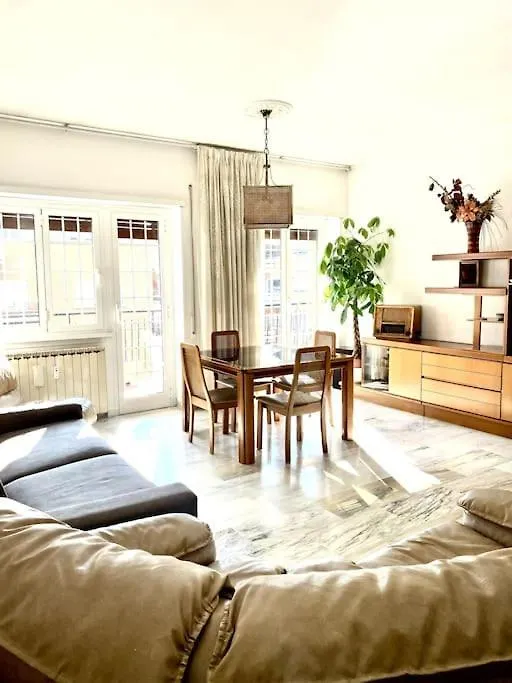 Golden Valley House 4-8 Pax - Box Auto Metro B1 Conca D'Oro Treno Val D'Ala Rome