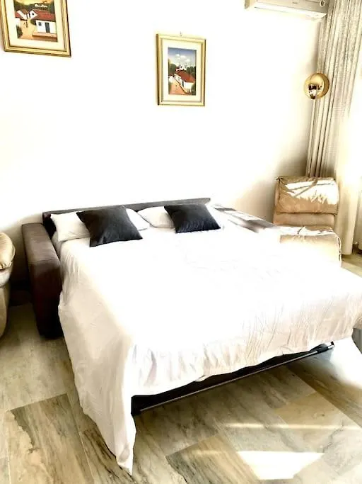 Golden Valley House 4-8 Pax - Box Auto Metro B1 Conca D'Oro Treno Val D'Ala Rome 0*,  Italy