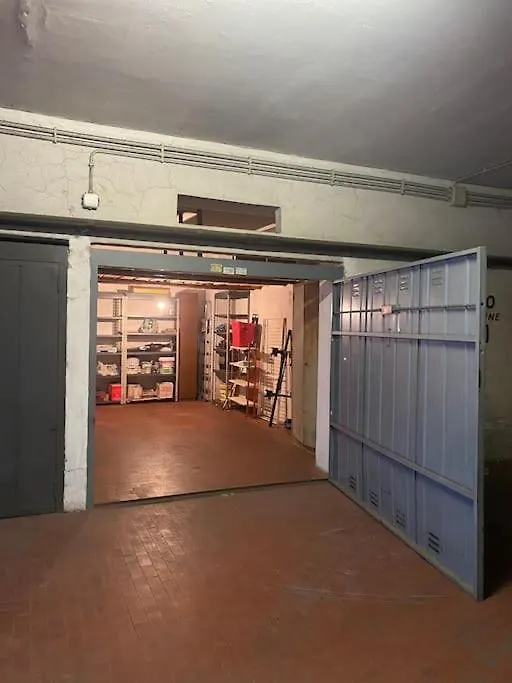 Golden Valley House 4-8 Pax - Box Auto Metro B1 Conca D'Oro Treno Val D'Ala Rome Italy