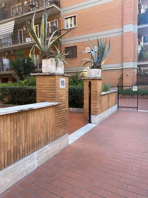 Golden Valley House 4-8 Pax - Box Auto Metro B1 Conca D'Oro Treno Val D'Ala Rome Apartment