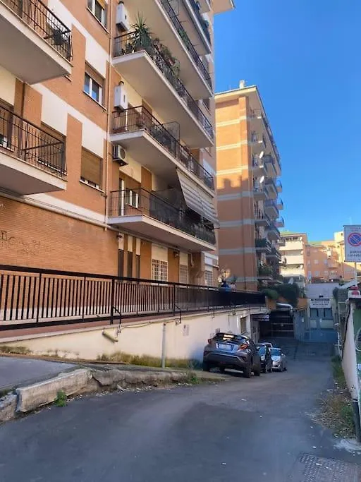 Golden Valley House 4-8 Pax - Box Auto Metro B1 Conca D'Oro Treno Val D'Ala Rome