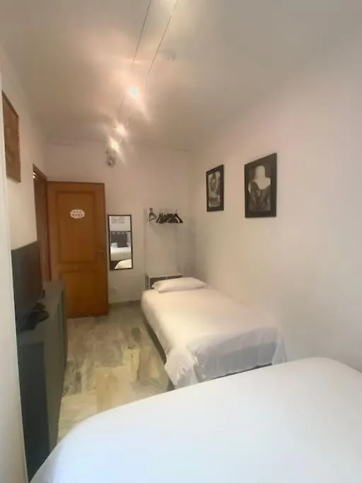 Golden Valley House 4-8 Pax - Box Auto Metro B1 Conca D'Oro Treno Val D'Ala Rome Italy