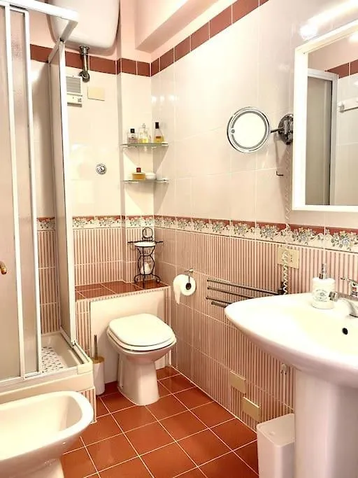 Golden Valley House 4-8 Pax - Box Auto Metro B1 Conca D'Oro Treno Val D'Ala Rome Italy